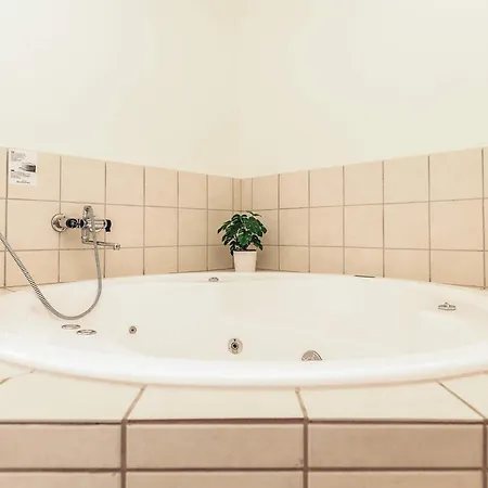 8 Person In Faaborg-by Traum *